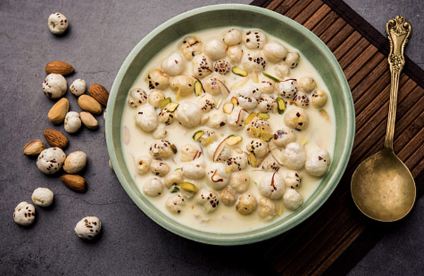 Makhana with Milk | Healthy Breakfast | Fox Nuts Benefits